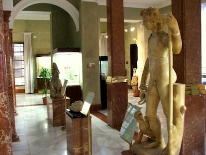Escultura del dios Dionisos, expuesta en el Museo de Cabra.