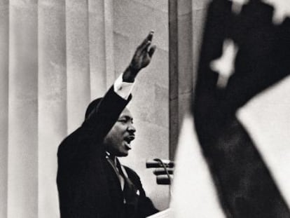 Martin Luther King se dirige a cientos de miles de personas el 28 de agosto de 1963: &ldquo;Tengo un sue&ntilde;o&rdquo;.