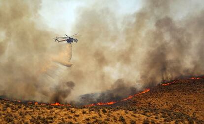 Labores de extinción de un incendio en el condado de Owyhee, Idaho (EE UU).