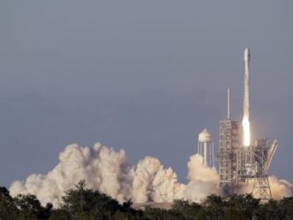 SpaceX aumenta su ritmo de lanzamientos comerciales para financiar su asalto a Marte