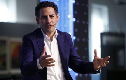 El tenor peruano Juan Diego Fl&oacute;rez durante su intervenci&oacute;n hoy en la Fundaci&oacute;n Telef&oacute;nica.