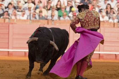 Media verónica de Morante de la Puebla a su segundo toro.