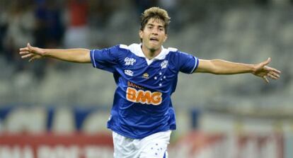 Lucas Silva celebra un gol.