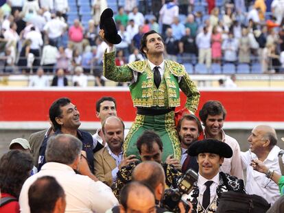Morante de la Puebla, en la vuelta al ruedo a hombros.