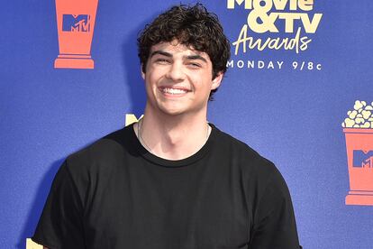 Noah Centineo – El heredero de Efron como galán adolescente gracias a la franquicia A todos los chicos de los que me enamoré ha admitido sus experiencias en diferentes plataformas de citas, pero las considera una opción poco recomendable. “Somos una generación acostumbrada a deslizar y decir, ‘Ah, eres mono, vamos a enrollarnos’, y ya. ¿Dónde está la conexión sincera y genuina que nace cuando pasas tiempo de calidad con otra persona? Quiero que vuelva la intimidad, que volvamos a conocer a la gente de verdad”, explicó en Vulture.