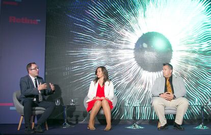 Desde la izquierda: Félix Barrio, director del Incibe; Marina Nogales Fulwood, 'global head of Cyber External Engagement' de Santander; y Miguel Ángel Thomas, socio para ciberseguridad de NTT Data.