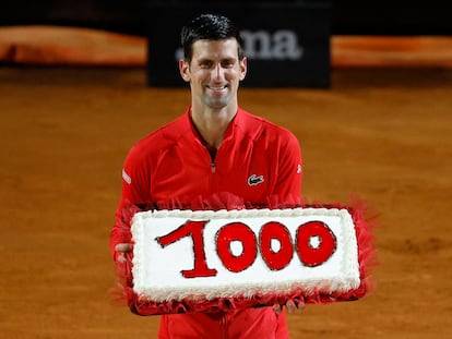 Djokovic celebra su victoria número 1.000 tras superar a Casper Ruud en las semifinales de Roma, este sábado.