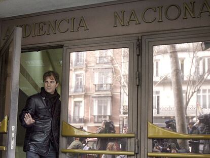 El armador del atunero <i>Alakrana</i>, Kepa Etxebarria, a su llegada a la Audiencia Nacional para testificar.