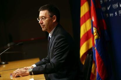 El presidente del Barcelona, Josep Maria Bartomeu, en la conferencia de prensa tras la reunión de la junta.