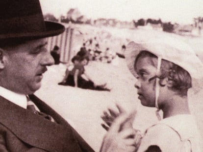 Charles De Gaulle y su hija Anne.