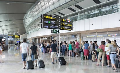 Interior del aeropuerto de Valencia.