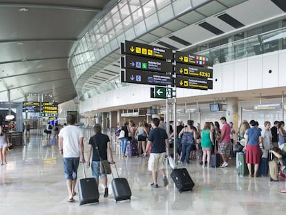 Interior del aeropuerto de Valencia.