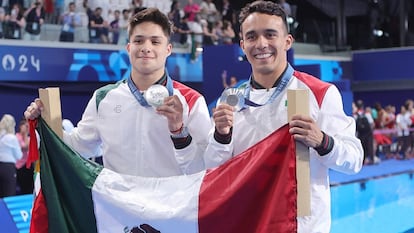 Osmar Olvera y Juan Manuel Celaya tras ganar la plata en París 2024.