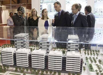 La ministra Pastor, en el salón inmobiliario de Madrid.