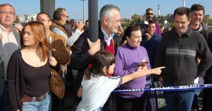 Griñán, en una carrera popular en San Juan de Aznalfarache. (Imagen cedida por el PSOE)