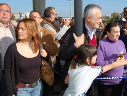 Griñán, en una carrera popular en San Juan de Aznalfarache. (Imagen cedida por el PSOE)