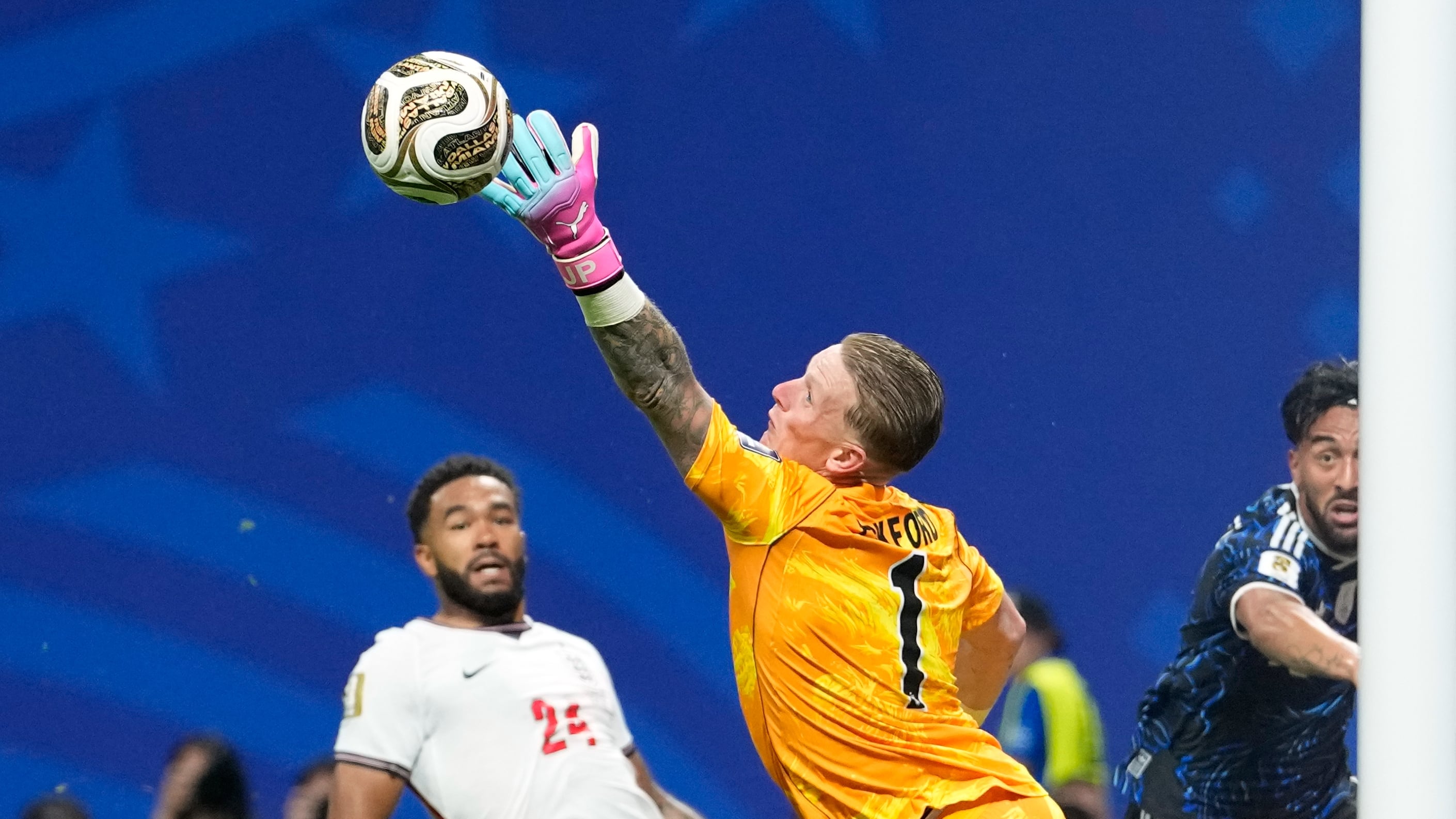 Vídeo | Las paradas de Pickford que retrasaron la remontada de Argentina ante Inglaterra