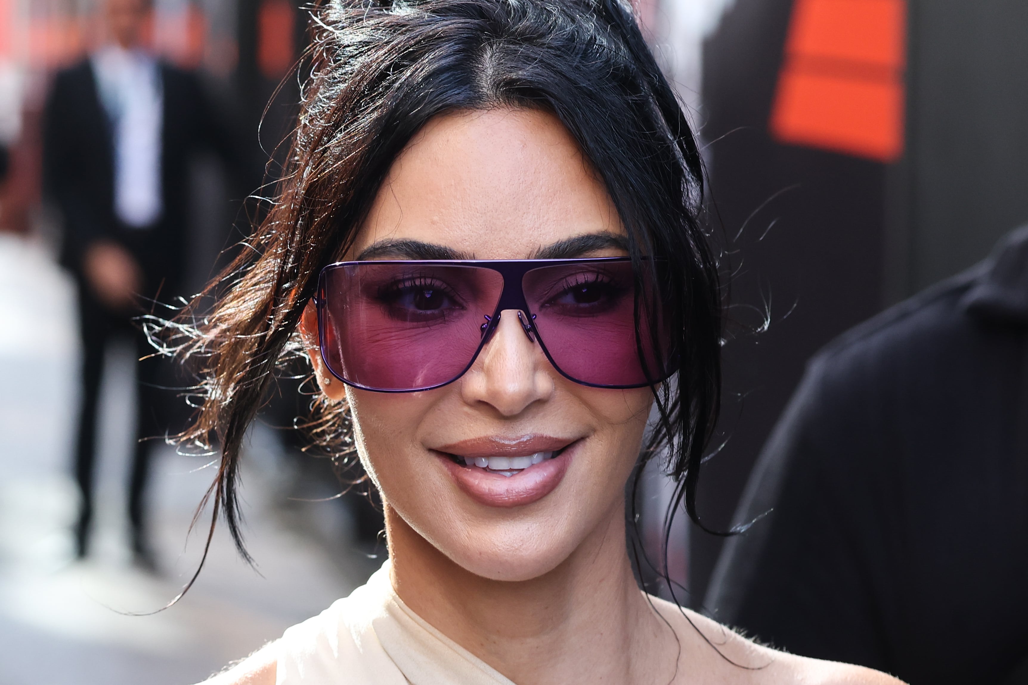 Kim Kardashian recibe un euro simbólico de los ladrones sexagenarios que la atracaron a punta de pistola en París en 2016