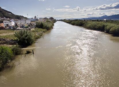 El río Júcar a su paso por Cullera, cerca de la desembocadura.