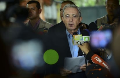 El expresidente &Aacute;lvaro Uribe, durante una conferencia de prensa. 