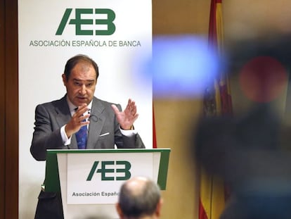 GRA287. MADRID, 17/12/2014.- El secretario general de la Asociaci&oacute;n Espa&ntilde;ola de Banca (AEB), Juan Pablo Villasante, durante la durante la presentaci&oacute;n de resultados de los bancos espa&ntilde;oles hasta septiembre, en la que asegurado que los resultados obtenidos en las pruebas realizadas por el Banco Central Europeo (BCE) &quot;ratifican la calidad, la transparencia y el rigor de la informaci&oacute;n p&uacute;blica de las entidades espa&ntilde;olas&quot;. EFE/Javier Liz&oacute;n