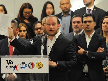 El alcalde de Benito Juárez, Santiago Taboada, junto a líderes de oposición, este miércoles en Ciudad de México.