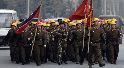 Soldados norcoreanos en Pyongyang.