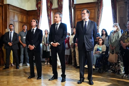 Aznar, Zapatero y Rajoy en la entrega de medallas de la Universidad Internacional Menéndez Pelayo, este martes en Santander. 