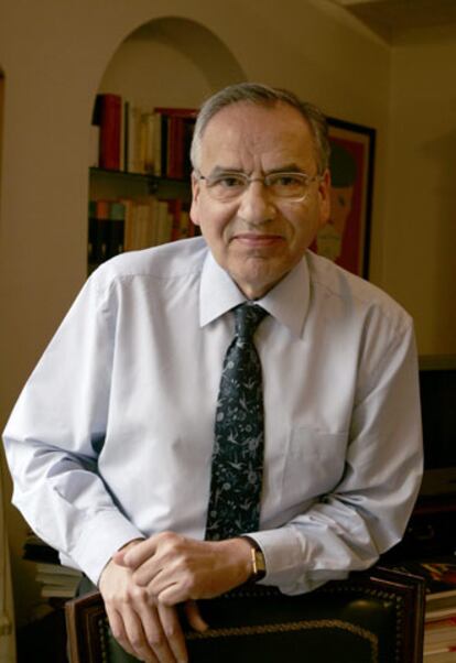 Alfonso Guerra, en su despacho de la Fundación Pablo Iglesias.
