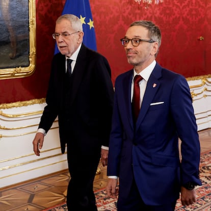 Austrian President Alexander Van der Bellen meets far-right Freedom Party (FPO) leader Herbert Kickl in Vienna, Austria, January 6, 2025. REUTERS/Leonhard Foeger