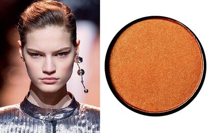 La redondez se logra «con tonos bronce en las pieles morenas y rositas en las claras», cuenta Paula. La paleta Infallible Blush Paint Amber de L’Oréal Paris (14,95 €, en la foto) es la indicada.