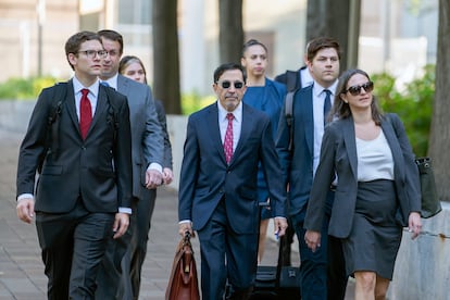 Los fiscales del Departamento de Justicia, a su llegada a la primera sesión del juicio por monopolio contra Google