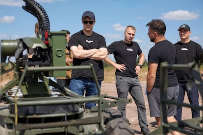 Deputy Prime Minister for Innovation, Education, Science and Technology Mykhailo Fedorov observing prototype weapons produced in Ukraine. 