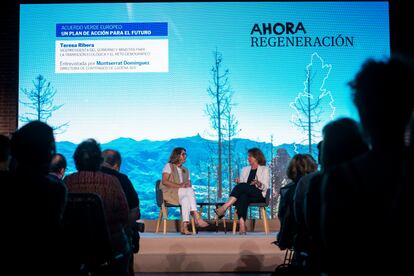 Momento de la entrevista de Montserrat Domínguez a Teresa Ribera.