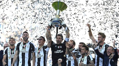 Los jugadores de la Juve celebran el t&iacute;tulo de la Serie A
