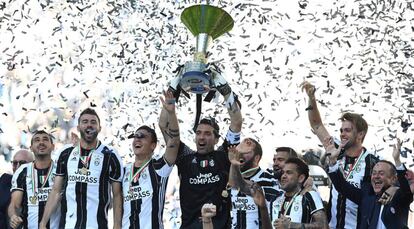 Los jugadores de la Juve celebran el título de la Serie A