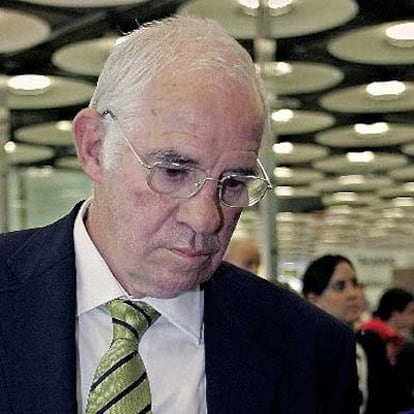 Luis Aragonés, a pesar de la decepción tras la eliminación mundialista de España, seguirá hasta 2008 como seleccionador.