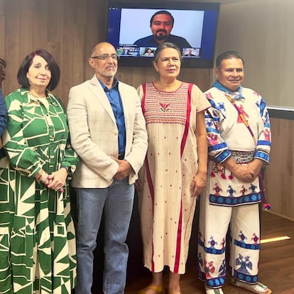 Un momento de la ceremonia en la que James Assir Sarao Cauich es elegido como el ganador del Premio de Literaturas Indígenas de América.