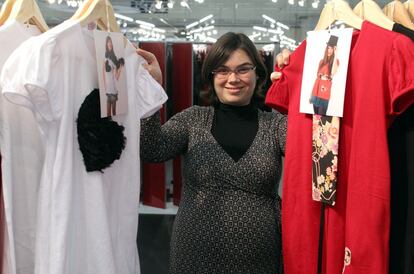 Eva García y sus tres socios ya tenían una firma de regalos para niños cuando se decidieron a crear Jules&Coco, su proyecto de moda femenina. Tratan de ofrecer al público camisetas básicas, en colores sencillos, pero con toques artesanales como cinturones <i>obi</i>, usados antiguamente en Japón. Usar las telas originales traídas del país oriental encarece lago el producto, pero no quieren renunciar a la calidad. Aun así, los precios son asequibles: unos 30 euros por prenda.