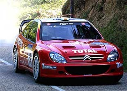 El Citröen Xsara WRC de Jesús Puras, durante el rally de Córcega.