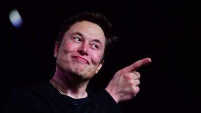 Elon Musk en la presentación del Modelo X de Tesla. El siguiente será el Y. Las iniciales de sus cuatro primeros vehículos se leerán S3XY.