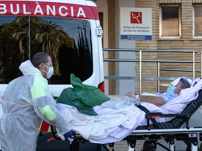 Un enfermo de covid, en el antiguo hospita La Fe de Valén