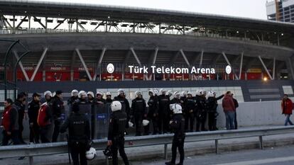 El estadio del Galatasaray, evacuado por la polic&iacute;a.