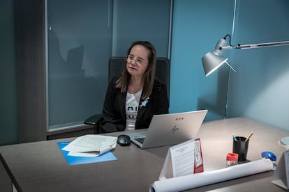 La diputada Mar Galcerán, en su despacho en Les Corts Valencianes.
