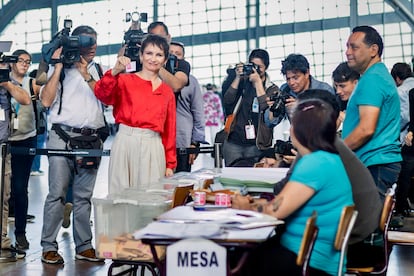 La ministra Carolina Tohá realizó este domingo su votación en las Elecciones Regionales y Municipales 2024, en la Estación Mapocho, el 27 de octubre.