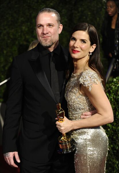 Sandra Bullock y Jesse James tras la ceremonia de los Oscar el 7 de marzo de 2010