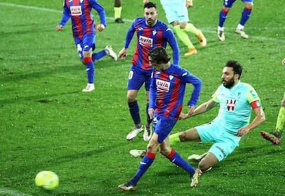 Bryan Gil marca su primer gol al Granada.