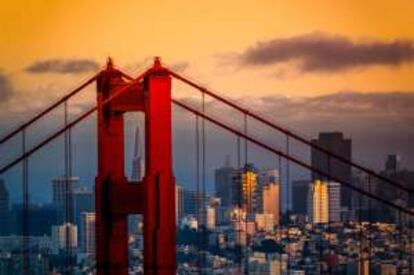 San Francisco con el Golden Gate en primer plano.