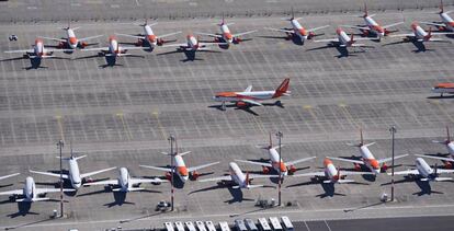Aviones de EasyJet and Lufthansa en el aeropuerto de Berlín-Brandenburgo Airport, el 1 de junio.