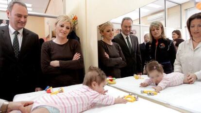 Alberto Fabra, este martes, durante una visita a la Fundación Asindown de Valencia.